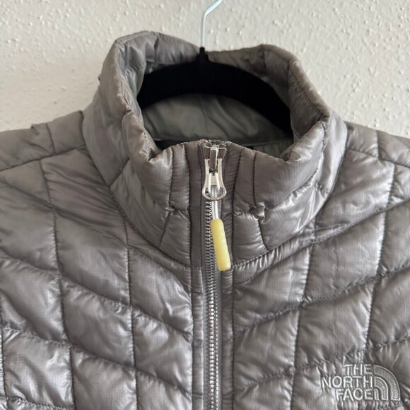 The North Face Women’s Gray Quilted Puffer Vest - Size S - Picture 3 of 7
